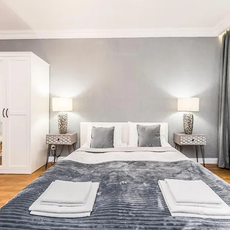 Rent Like - Przejscie Garncarskie 10 *